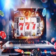 Tampilan antarmuka aplikasi sportsbook hokiraja di perangkat mobile dengan sepatu sepak bola